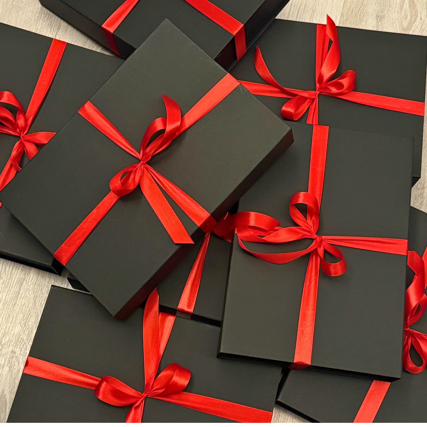 Bylų rinkinys elegantiškoje dovanų dėžutėje